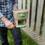 scotts-whirl-handheld-spreader-13413713-6524-4029-b9d0-0262583f90c6.png