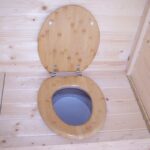 toilettes-seches-grand-modele-en-bois-massif-certifie-panneaux-16mm-plancher-1.png